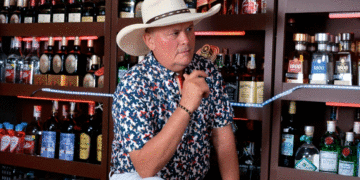 José Henry estrena canción