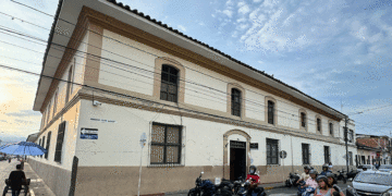 Uno de los bienes que está a la venta es el tradicional Colegio San Vicente de Paúl