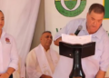 Momento incómodo: a alcalde en Atlántico se le cayeron los pantalones durante discurso