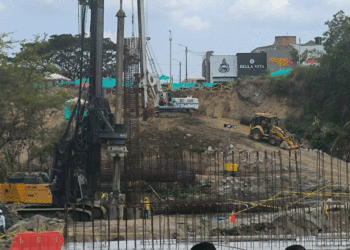 Puente de la primera marcha bien en la Ciudad Señora