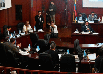 Tasa especial de seguridad iría hasta el 2032; la iniciativa pasó a sanción de la gobernadora