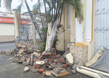 Vehículo fantasma causó daños a Capilla del Orfanato; el causante del daño conducía una camioneta