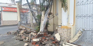 Vehículo fantasma causó daños a Capilla del Orfanato; el causante del daño conducía una camioneta