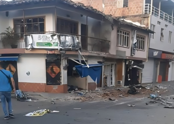 Atentado terrorista en Jamundí: motocicleta bomba explotó dejando un policía y tres menores heridos