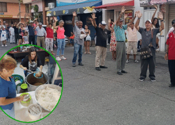 Grupo social alimenta semanalmente a habitantes de calle