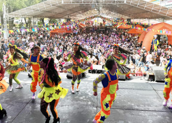 Esta noche, en la tarima central, estará la cantante de música popular Paola Jara