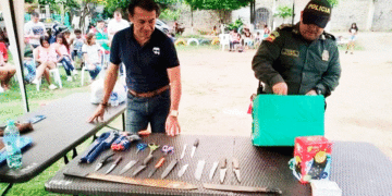 Jugando y desarmando cambiaron armas por tablas de bingo