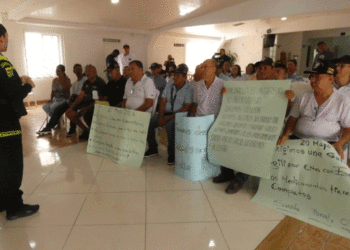 Pensionados de la Policía exigen mejorar servicio de salud