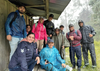Estudiantes de visita a la casa del Duende