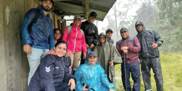 Estudiantes de visita a la casa del Duende
