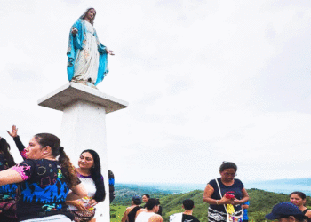 Caminata al cerro Derrumbado, una apuesta por la vida saludable