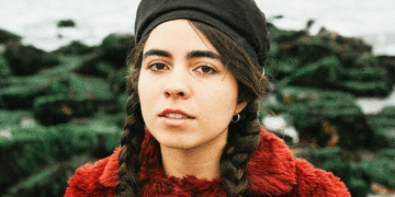 Cantautora peruana llega a Colombia presentando “Videocall ” su nueva canción