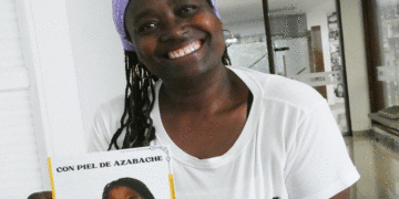 «Con Piel de Azabache», un libro que habla de discriminación racial