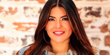 Diana Guerrero, cantautora audaz; recorre en moto a Colombia promocionando sus canciones