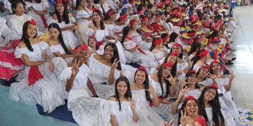 Estudiantes celebraron ser colombianos; con el objetivo de fortalecer en los estudiantes valores, creencias y cultura