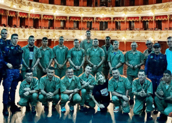 Internos de la cárcel de Tuluá se lucieron en la gala teatral con su obra “Médicos a Palos”