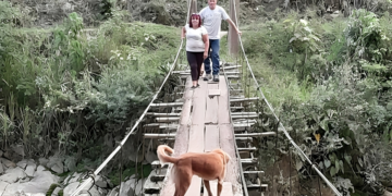 Los riesgos de vivir en el campo; el paso peatonal es una colcha de remiendos