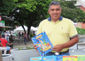 No es profeta en su tierra. Este autor roldanillense sueña con ver sus obras en las bibliotecas de mundo