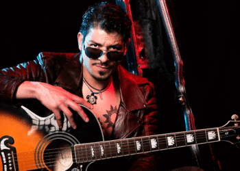 El cantautor Alejo Villalobos presenta su nueva producción «Ya va siendo hora»