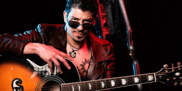 El cantautor Alejo Villalobos presenta su nueva producción «Ya va siendo hora»