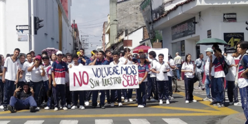 Estudiantes la Escuela Caldas, exigen volvera su sede