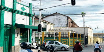 ¿Semáforos están de adorno?. (Más Caucherazos aquí) 👇🏽 