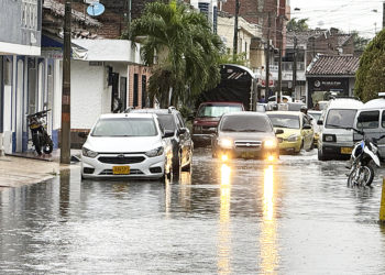 Alcantarillas colapsan en el barrio Céspedes; ¿falta de capacidad o incultura ciudadana?