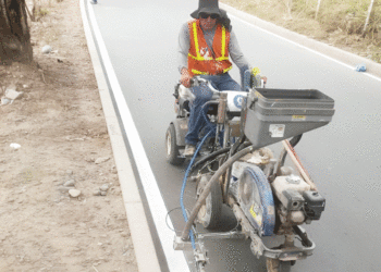 Avanzan trabajos de demarcación de la vía Tuluá – Tres Esquinas