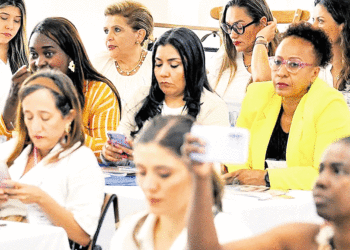 “Cuando la mujer gobierna se reduce la pobreza”: gobernadora del Valle