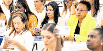 “Cuando la mujer gobierna se reduce la pobreza”: gobernadora del Valle