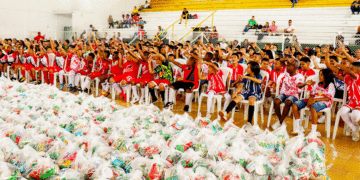 Impulso al deporte desde la escuela; niños recibieron kits alimentarios