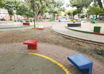 Calle arriba, calle abajo en el barrio Rubén Cruz Vélez, fundado en el año 1970