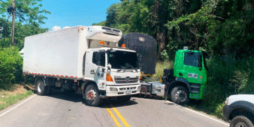 Camioneros amenazan con bloquear todas las vías del país si el gobierno no resuelve sus peticiones