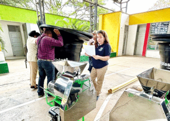 Con la entrega de insumos y maquinarias fortalecen caficultores del Valle