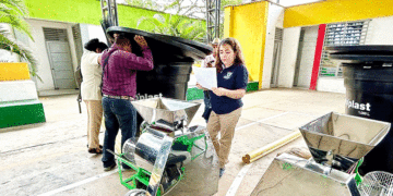 Con la entrega de insumos y maquinarias fortalecen caficultores del Valle