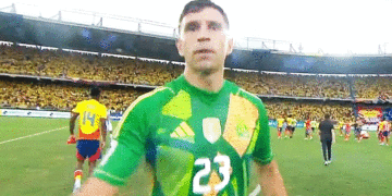 ‘Dibu’ Martínez, tendría dura sanción por agredir a camarógrafo en Barranquilla