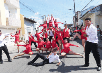 Gimnasianos rindieron homenaje a cantautores colombianos