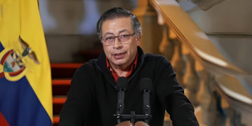 Petro no habla de paro camionero, pero denuncia espionaje de Policía con software israelí