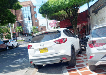 La invasión del espacio público se volvió paisaje en la Villa de Céspedes (Más Caucherazos aquí) 👇🏽 