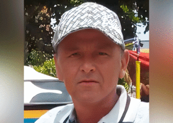 Asesinado a tiros mientras veía televisión en su residencia