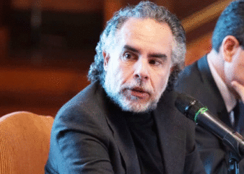 Por abandono de cargo diplomático en Venezuela formulan cargos a Armando Benedetti