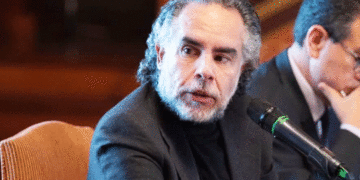 Por abandono de cargo diplomático en Venezuela formulan cargos a Armando Benedetti