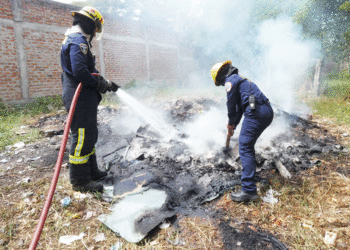 Quemas recurrentes en la escuela Santa Cecilia afecta la calidad del aire de los niños