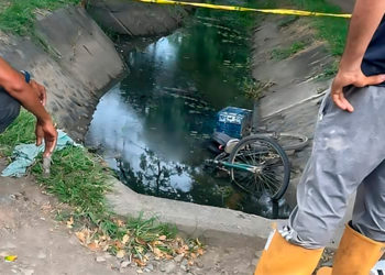 Adulto mayor muere tras caer con su bicicleta a canal de aguas