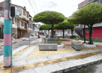 Calle arriba, calle abajo en el barrio La Ceiba