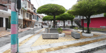 Calle arriba, calle abajo en el barrio La Ceiba