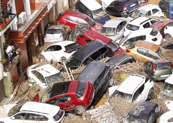 Confirman la muerte de un colombiano en Valencia, España, tras devastadoras inundaciones; ya son 155 las personas fallecidas