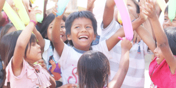 Diversión y regalos para niños de la comunidad Embera Chamí