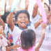 Diversión y regalos para niños de la comunidad Embera Chamí