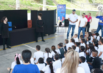 En Paila Arriba los niños gozaron con los títeres
